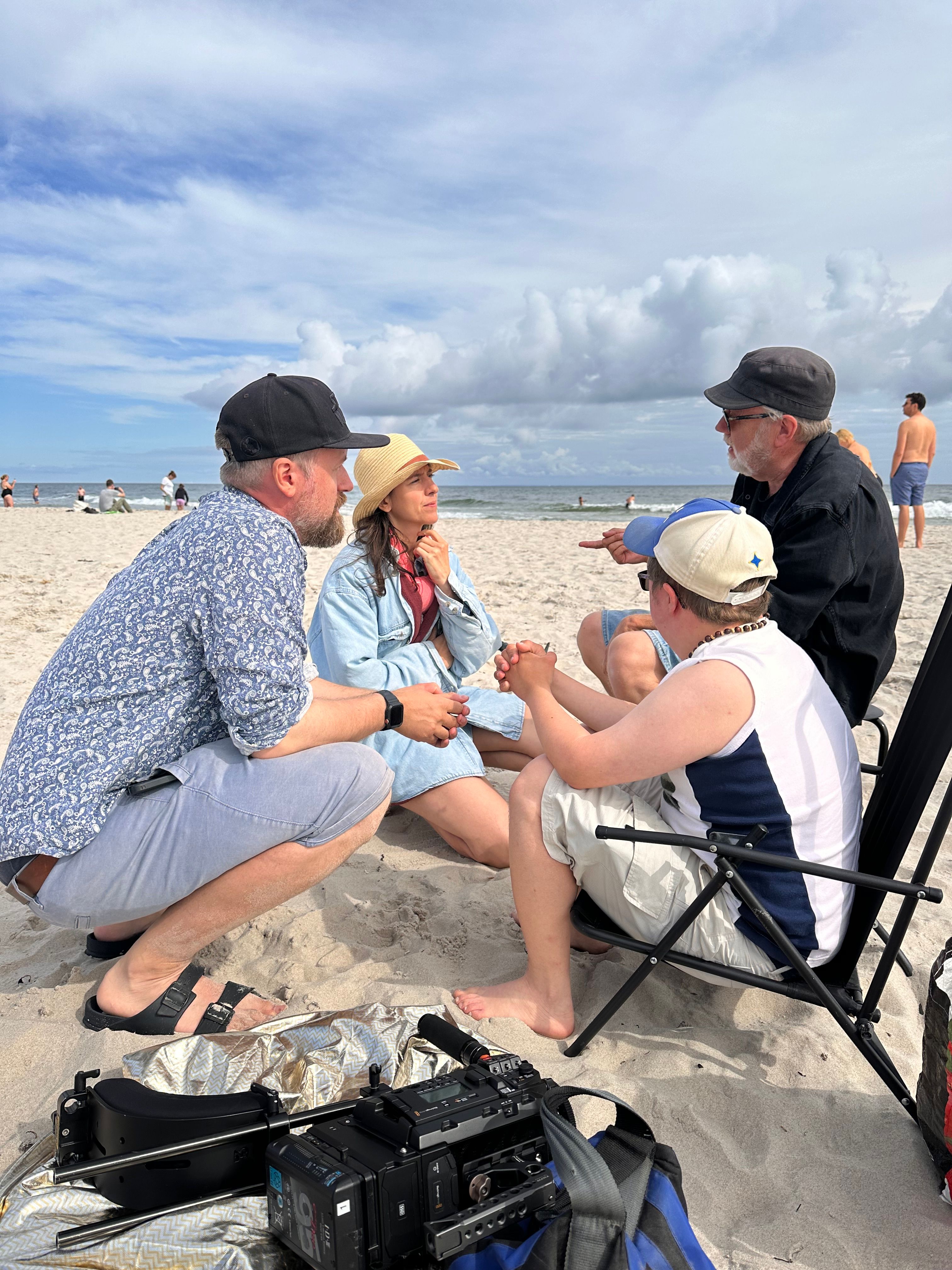 Johan Philomene Lasse och Martin på stranden